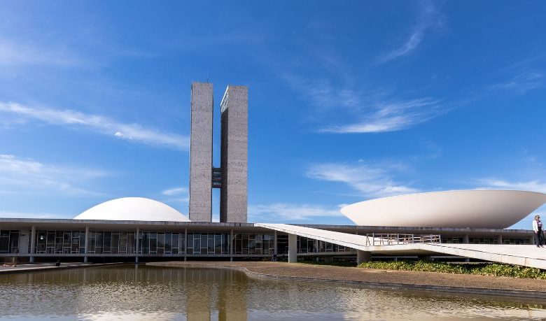 PF quer ampliar poder contra STF: o debate sobre suspeição de ministros ganha força no Brasil