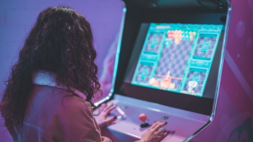 Tecnologias dos anos 80: invenções revolucionárias que moldaram o presente digital